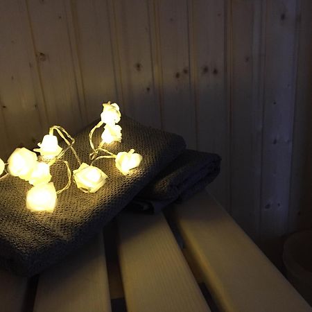 Family & Business Sauna Apartments Rynek Centrum Downtown - 2 Bedroom With Private Sauna, Balcony, Parking キェルツェ エクステリア 写真