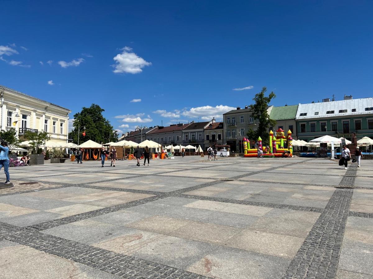 Family & Business Sauna Apartments Rynek Centrum Downtown - 2 Bedroom With Private Sauna, Balcony, Parking キェルツェ エクステリア 写真