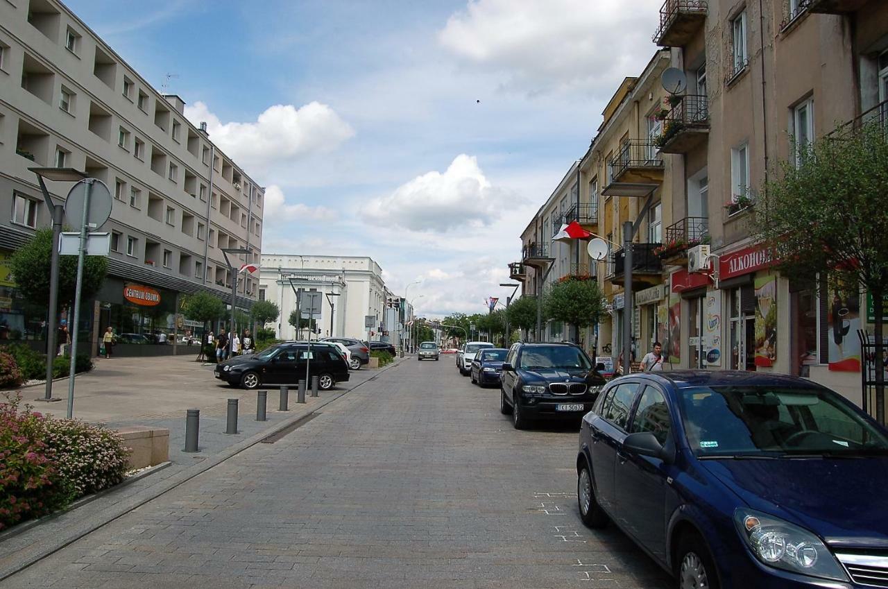Family & Business Sauna Apartments Rynek Centrum Downtown - 2 Bedroom With Private Sauna, Balcony, Parking キェルツェ エクステリア 写真