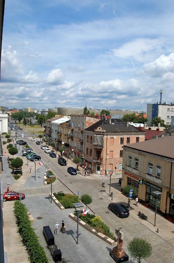 Family & Business Sauna Apartments Rynek Centrum Downtown - 2 Bedroom With Private Sauna, Balcony, Parking キェルツェ エクステリア 写真
