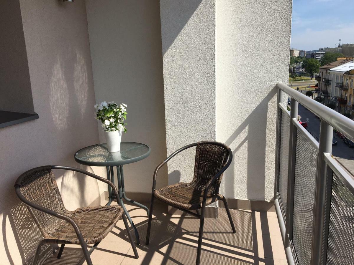 Family & Business Sauna Apartments Rynek Centrum Downtown - 2 Bedroom With Private Sauna, Balcony, Parking キェルツェ エクステリア 写真