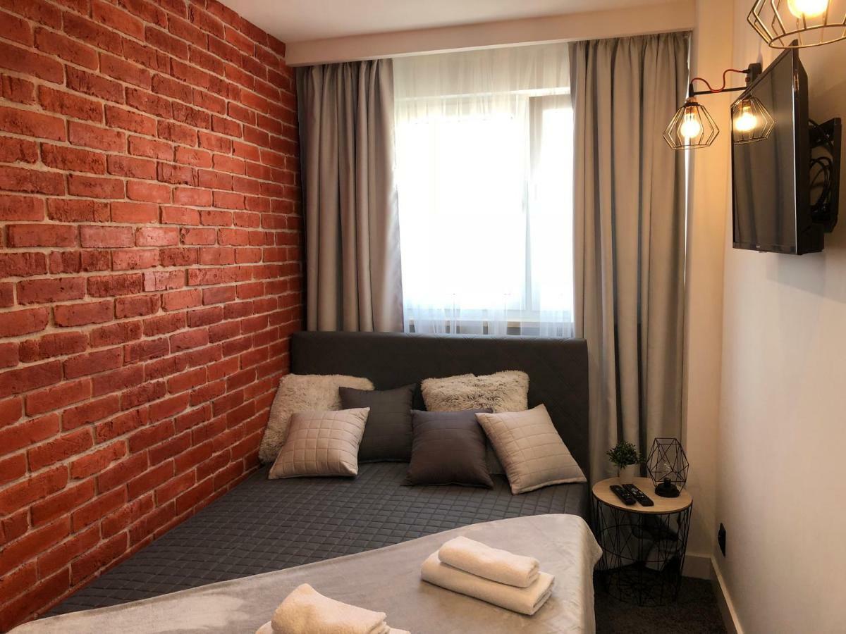 Family & Business Sauna Apartments Rynek Centrum Downtown - 2 Bedroom With Private Sauna, Balcony, Parking キェルツェ エクステリア 写真