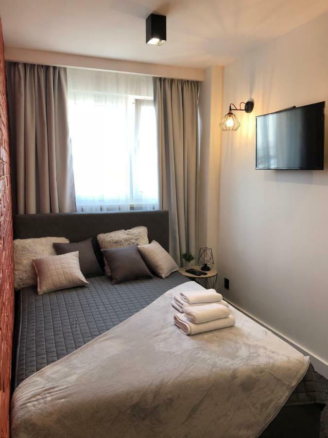 Family & Business Sauna Apartments Rynek Centrum Downtown - 2 Bedroom With Private Sauna, Balcony, Parking キェルツェ エクステリア 写真