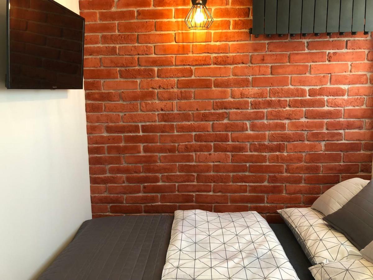 Family & Business Sauna Apartments Rynek Centrum Downtown - 2 Bedroom With Private Sauna, Balcony, Parking キェルツェ エクステリア 写真