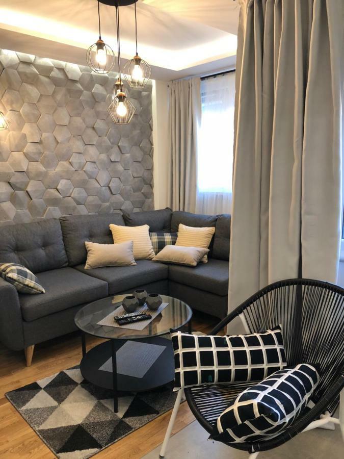 Family & Business Sauna Apartments Rynek Centrum Downtown - 2 Bedroom With Private Sauna, Balcony, Parking キェルツェ エクステリア 写真