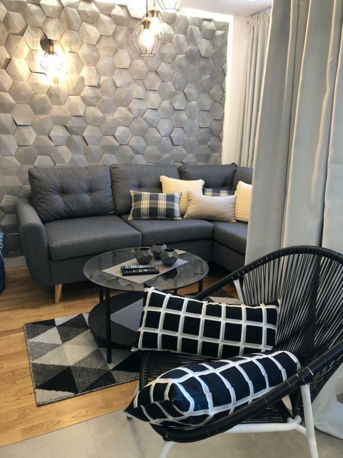 Family & Business Sauna Apartments Rynek Centrum Downtown - 2 Bedroom With Private Sauna, Balcony, Parking キェルツェ エクステリア 写真
