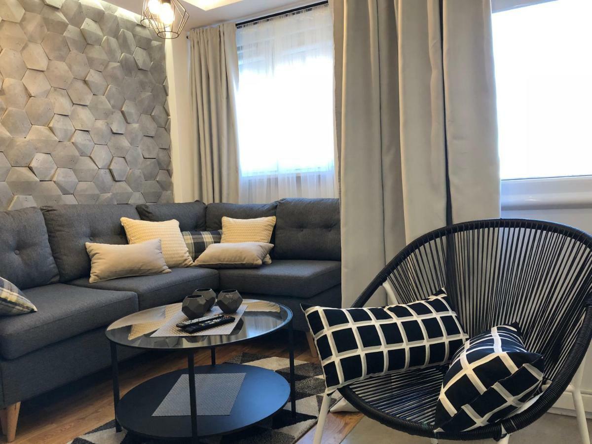 Family & Business Sauna Apartments Rynek Centrum Downtown - 2 Bedroom With Private Sauna, Balcony, Parking キェルツェ エクステリア 写真