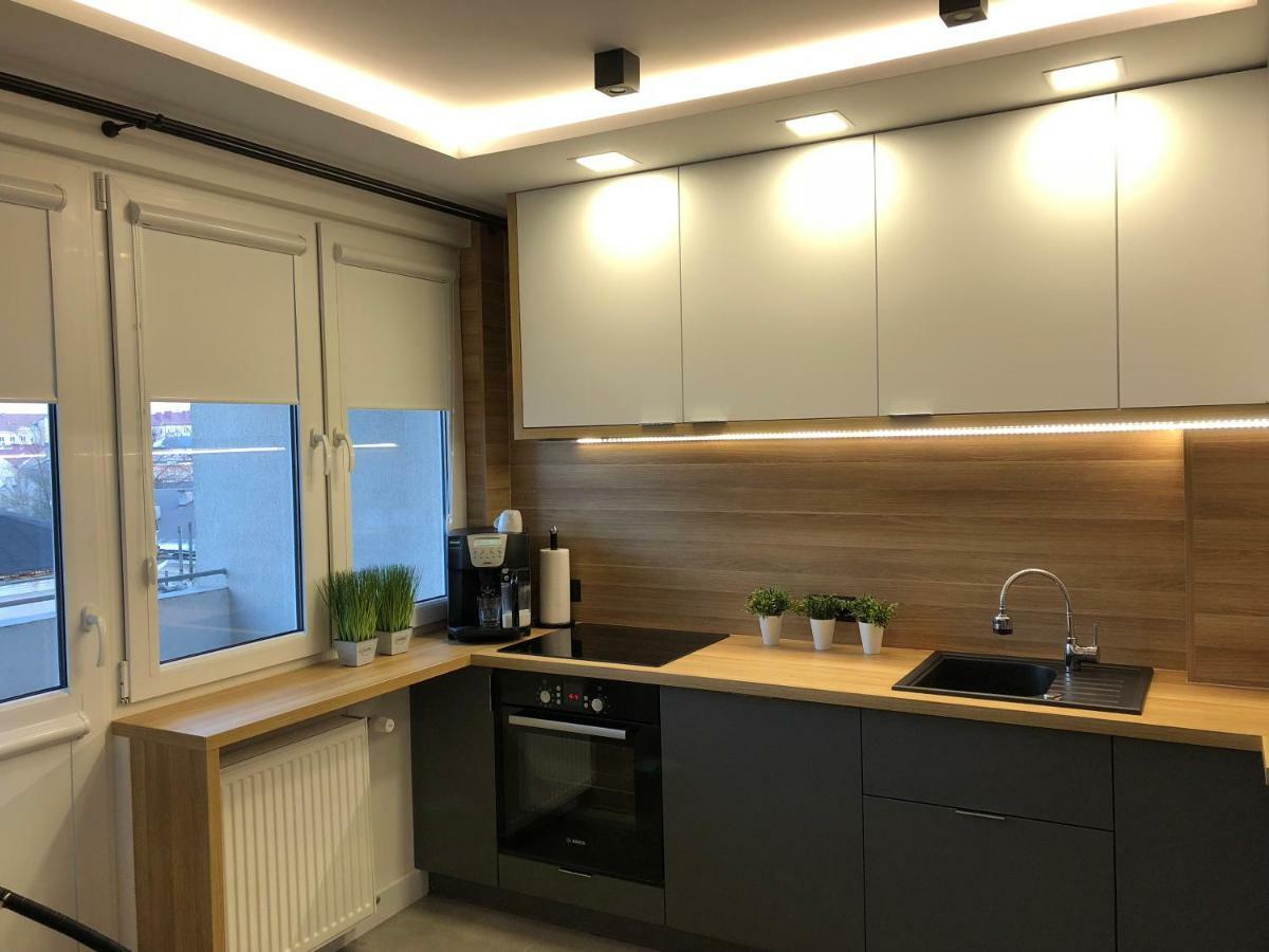 Family & Business Sauna Apartments Rynek Centrum Downtown - 2 Bedroom With Private Sauna, Balcony, Parking キェルツェ エクステリア 写真
