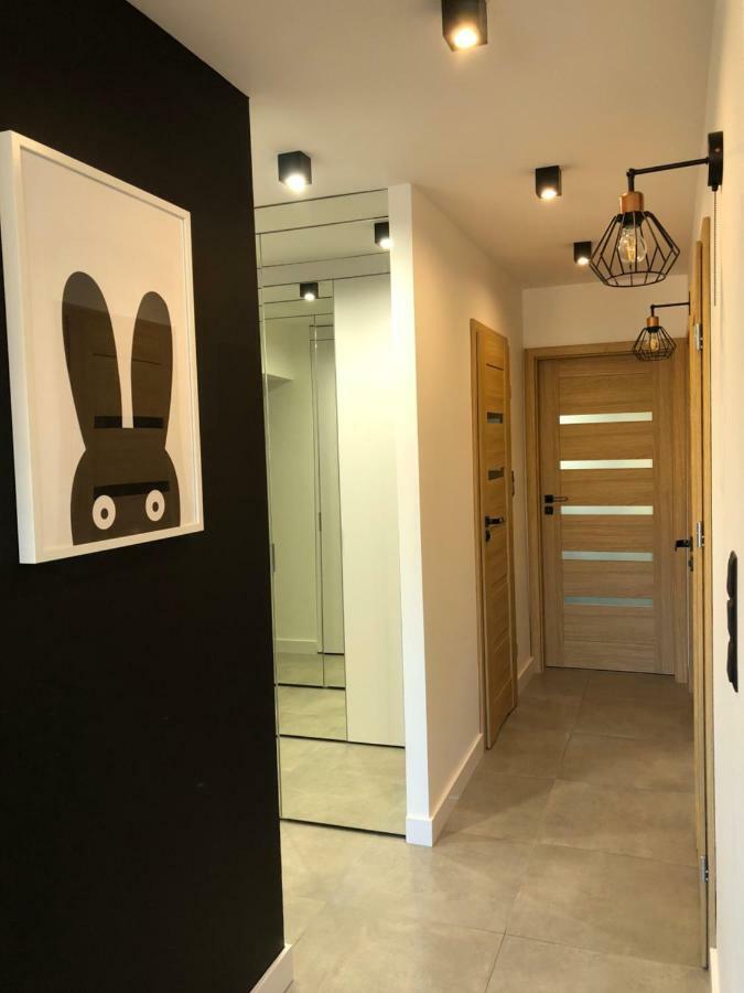 Family & Business Sauna Apartments Rynek Centrum Downtown - 2 Bedroom With Private Sauna, Balcony, Parking キェルツェ エクステリア 写真