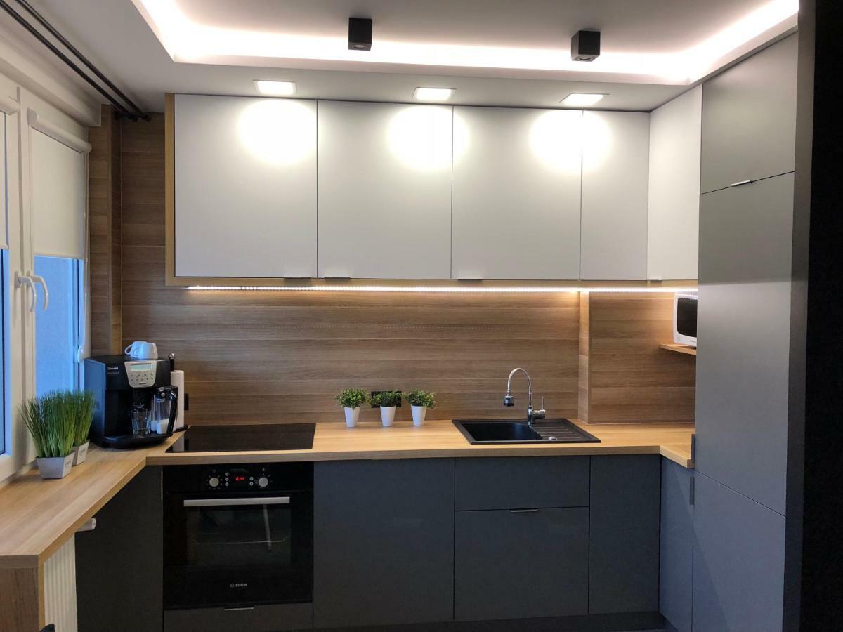 Family & Business Sauna Apartments Rynek Centrum Downtown - 2 Bedroom With Private Sauna, Balcony, Parking キェルツェ エクステリア 写真