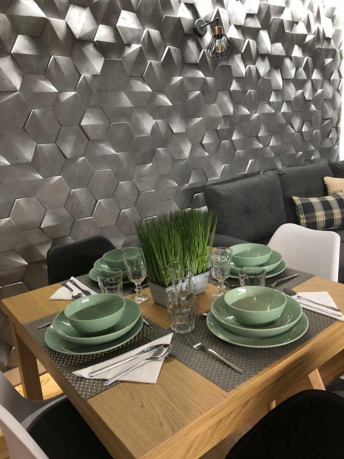 Family & Business Sauna Apartments Rynek Centrum Downtown - 2 Bedroom With Private Sauna, Balcony, Parking キェルツェ エクステリア 写真