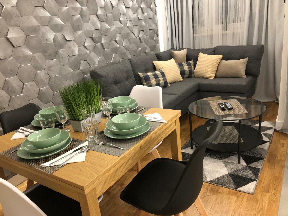 Family & Business Sauna Apartments Rynek Centrum Downtown - 2 Bedroom With Private Sauna, Balcony, Parking キェルツェ エクステリア 写真