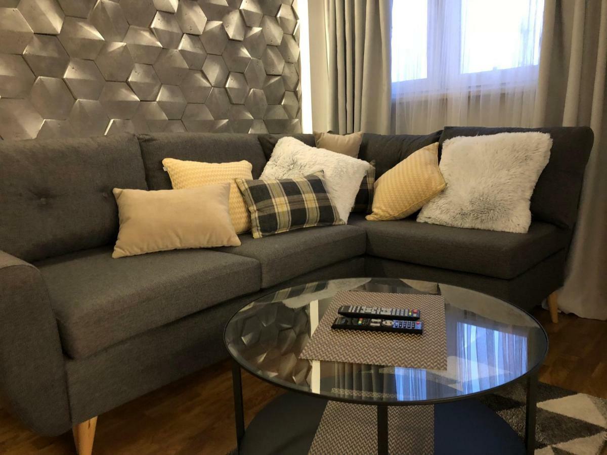 Family & Business Sauna Apartments Rynek Centrum Downtown - 2 Bedroom With Private Sauna, Balcony, Parking キェルツェ エクステリア 写真