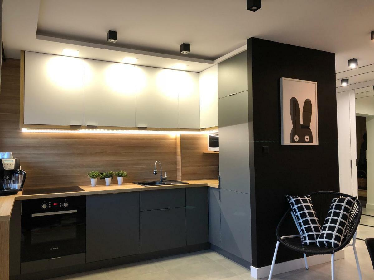 Family & Business Sauna Apartments Rynek Centrum Downtown - 2 Bedroom With Private Sauna, Balcony, Parking キェルツェ エクステリア 写真