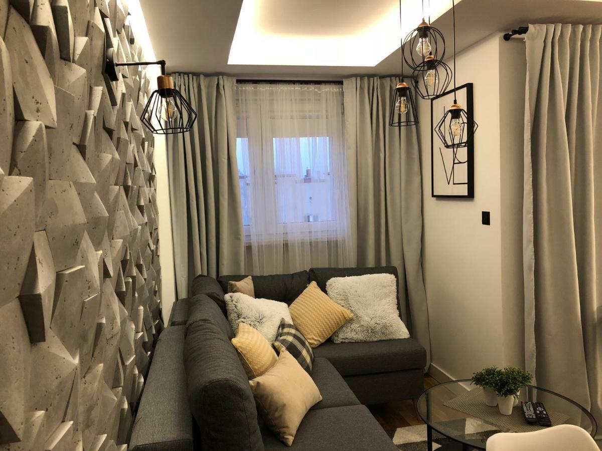 Family & Business Sauna Apartments Rynek Centrum Downtown - 2 Bedroom With Private Sauna, Balcony, Parking キェルツェ エクステリア 写真