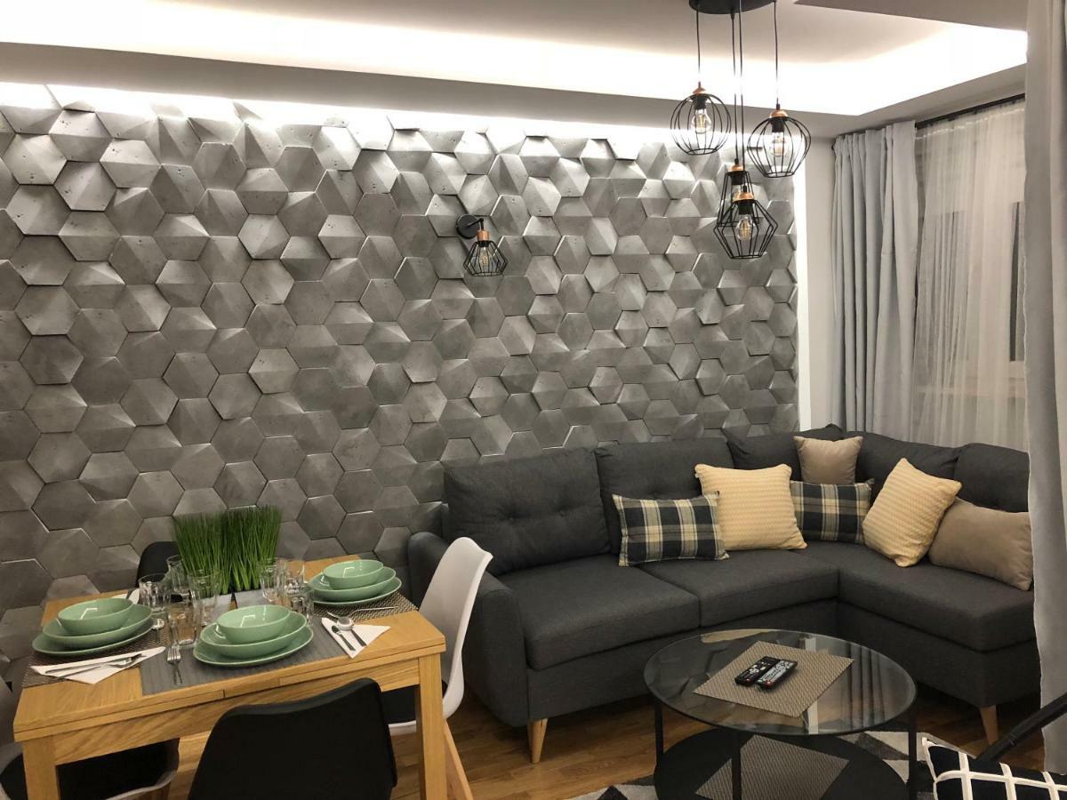 Family & Business Sauna Apartments Rynek Centrum Downtown - 2 Bedroom With Private Sauna, Balcony, Parking キェルツェ エクステリア 写真