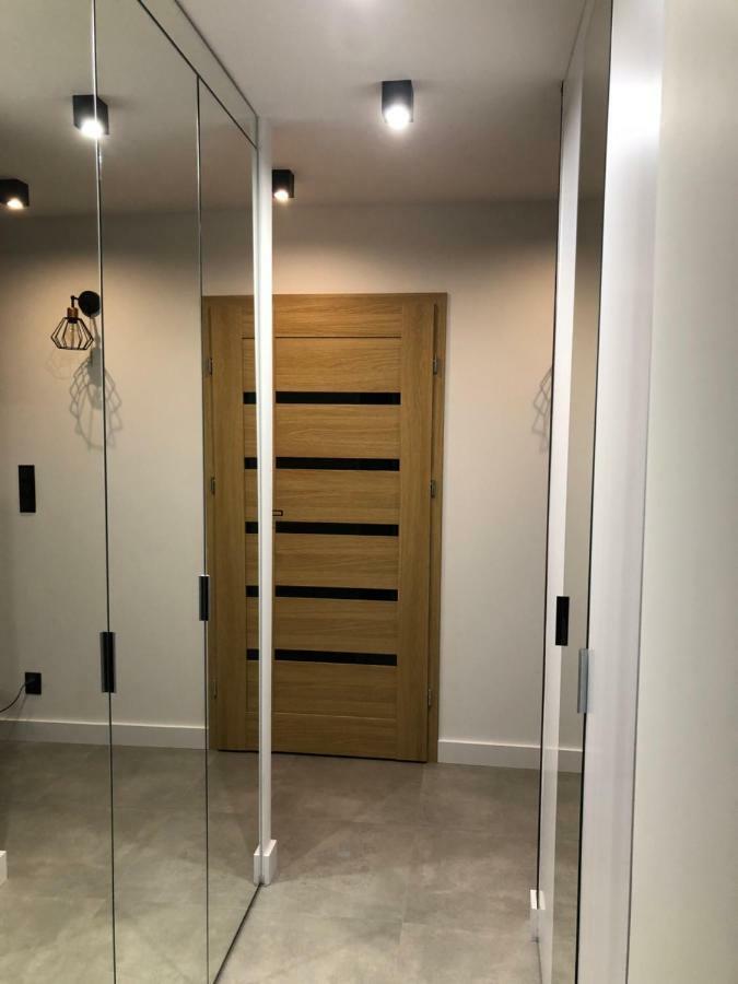 Family & Business Sauna Apartments Rynek Centrum Downtown - 2 Bedroom With Private Sauna, Balcony, Parking キェルツェ エクステリア 写真