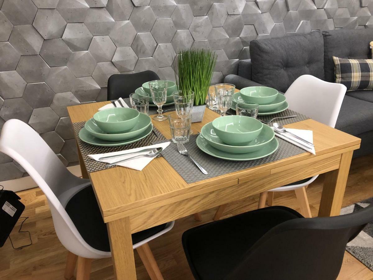 Family & Business Sauna Apartments Rynek Centrum Downtown - 2 Bedroom With Private Sauna, Balcony, Parking キェルツェ エクステリア 写真