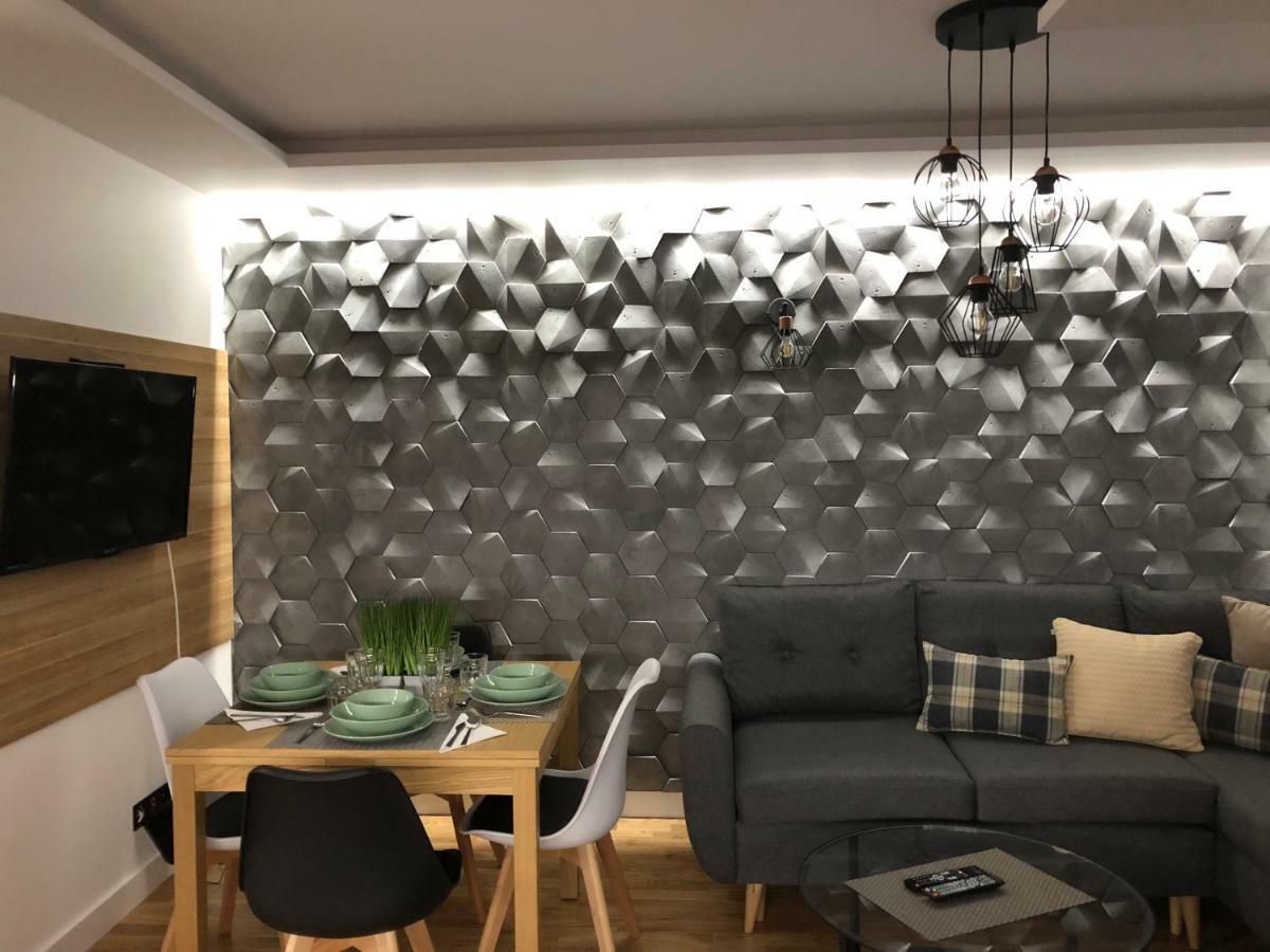 Family & Business Sauna Apartments Rynek Centrum Downtown - 2 Bedroom With Private Sauna, Balcony, Parking キェルツェ エクステリア 写真