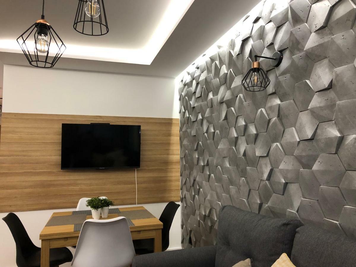 Family & Business Sauna Apartments Rynek Centrum Downtown - 2 Bedroom With Private Sauna, Balcony, Parking キェルツェ エクステリア 写真